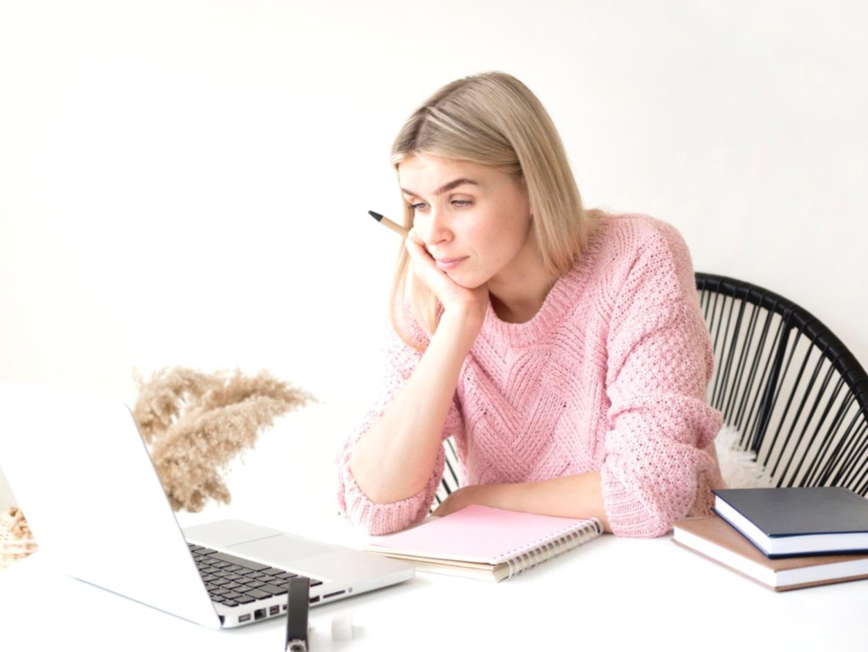 Coffee shop budgeting discussion with notebook